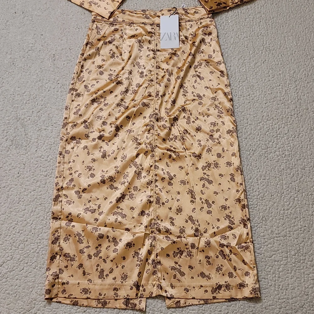 NWT Zara Satin Croped Top and Midi Skirt Set in Copper - Picture 7 of 13